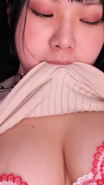 Klíčový okamžik od "Sperm Fest: Deepthroat ve velkých množstvích, non-stop bukkake, bondaged gang bang"