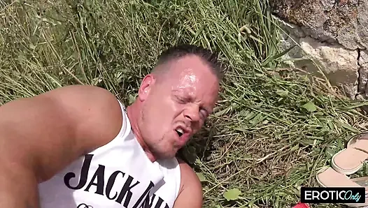 Они предпочитают трахаться на улице