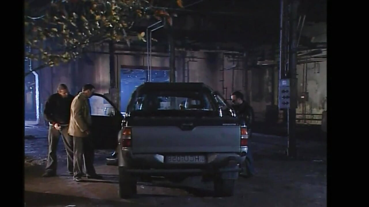 Twardy gangbang dla dziwki jebana w podwójnej penetracji we włoskim vintage porno wideo