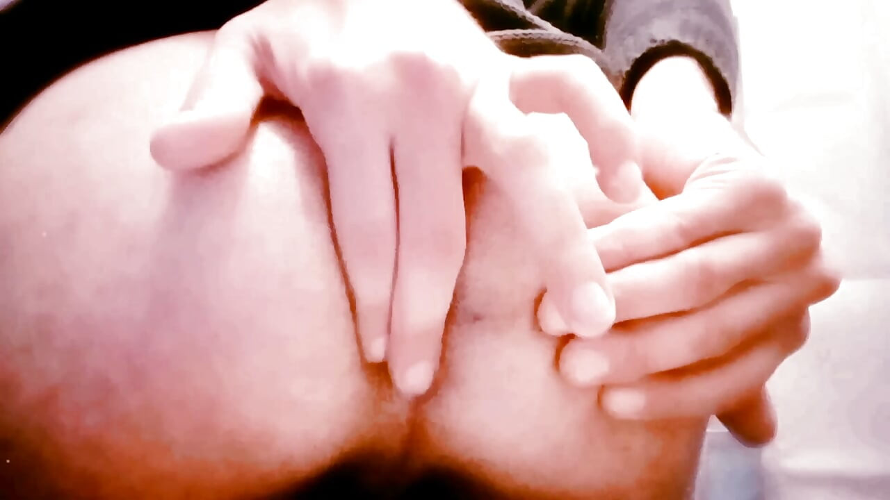 I Spread The Hole Of My Smooth Ass With My Finger