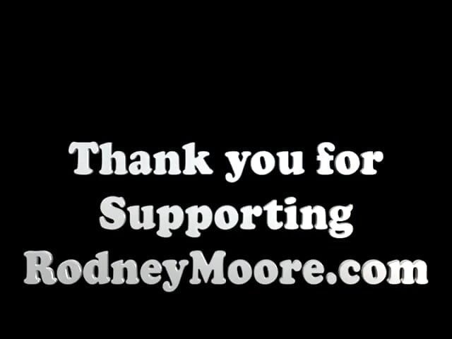 90 -talets preggo flicka bredvid blir otäck