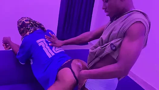 Cewek Ebony Mengambil Kontol Hitam Besar