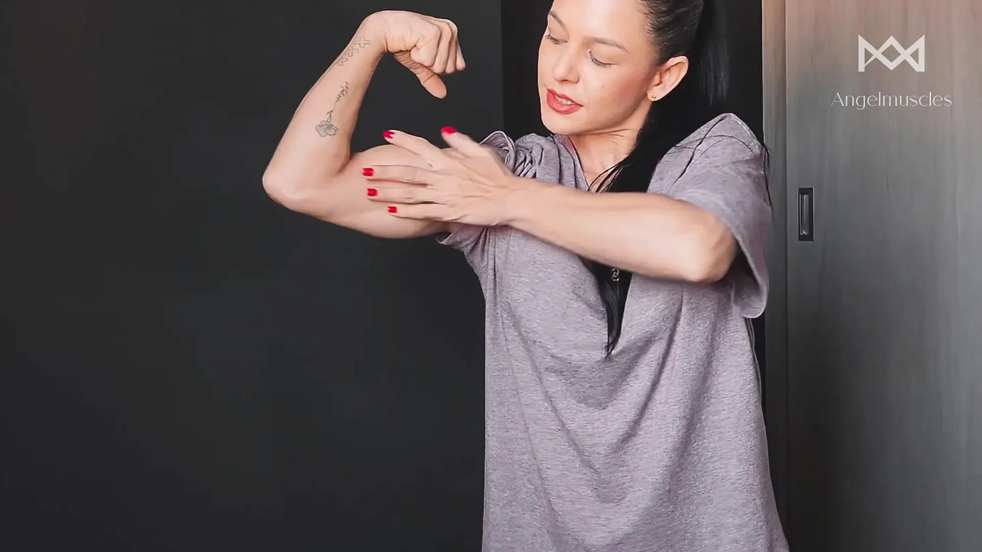 Muscle Worship JOI with Angelmuscles