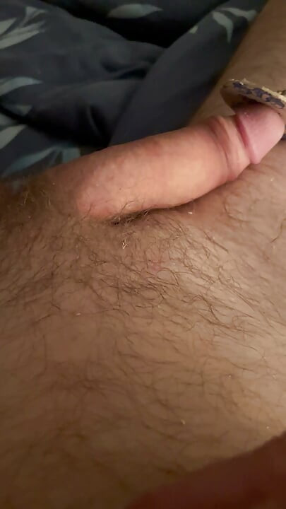 Dişileştirme: yarak amcığa dönüştü, klitorise piercing takıldı, Prince Albert piercing, trans saklıyor yarağı ve taşakları