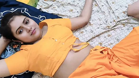 Schönes mädchen, neues kaum fickendes video.