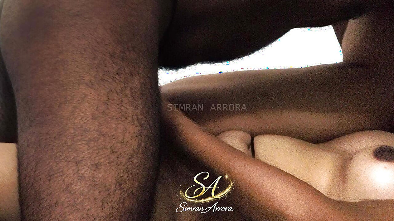 Simran Arrora fodeu meu namorado pela primeira vez com muito óleo e foda dura