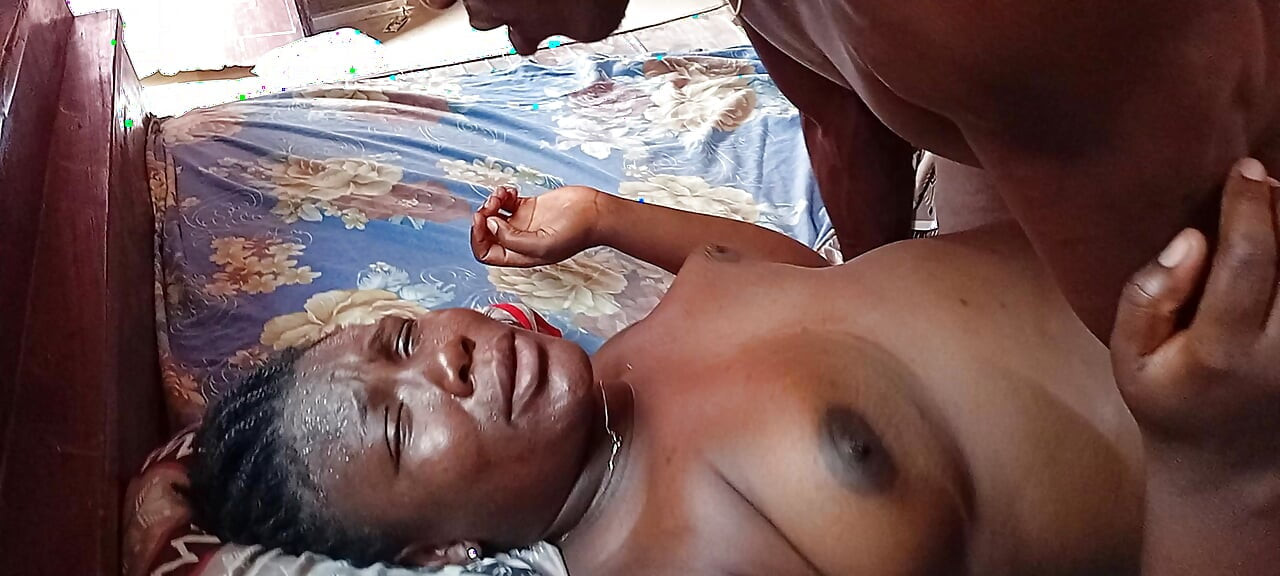 Nişanlısıyla iyi vakit geçiriyor