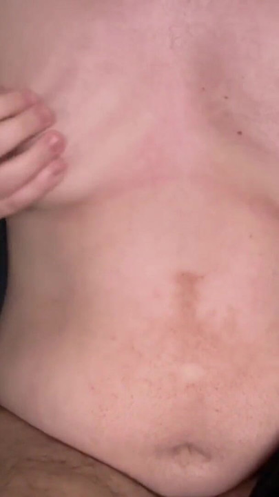 Zapanjujući trenutak iz filma "Seksi debeli bucmasti Arap s ogromnim sisama, čovjek s golim sisama"