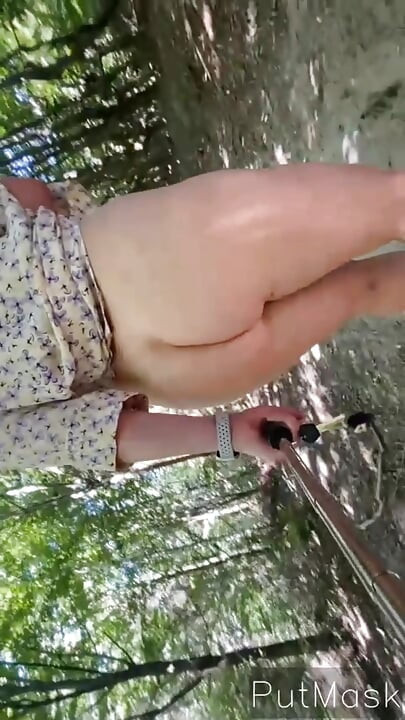 Pantat panas di hutan umum