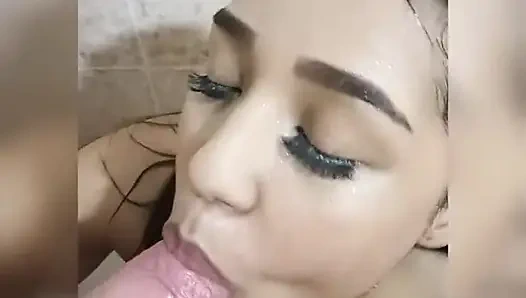 Die hure meiner freundin kam zu besuch in New York und fickt bereits in ihren arsch