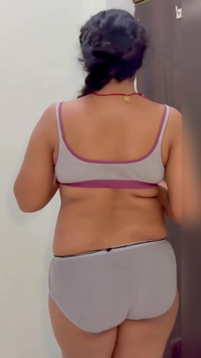 Stranger girl, park me mili I'm lucky boy mane uske maze liye paiso me , Full Hindi Viral Video | Clip 1
