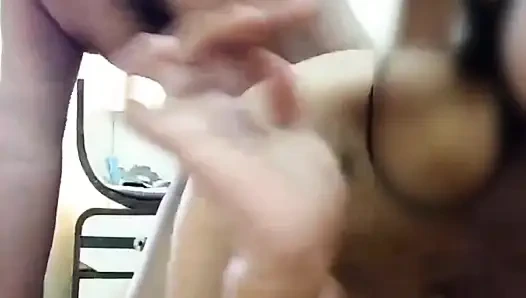 Indisches süßes mädchen wurde hart im doggystyle