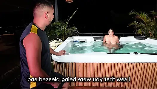 Мелани Латина занимается сексом с лучшим другом своего парня в джакузи