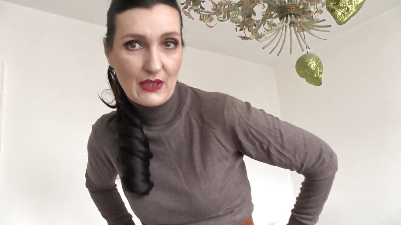 Living room men belt phiting, bhag 2, Lady Victoria valente