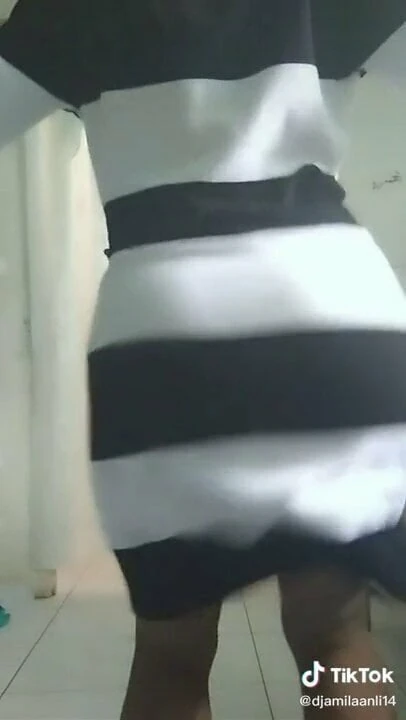 Une bonne salope en robe courte