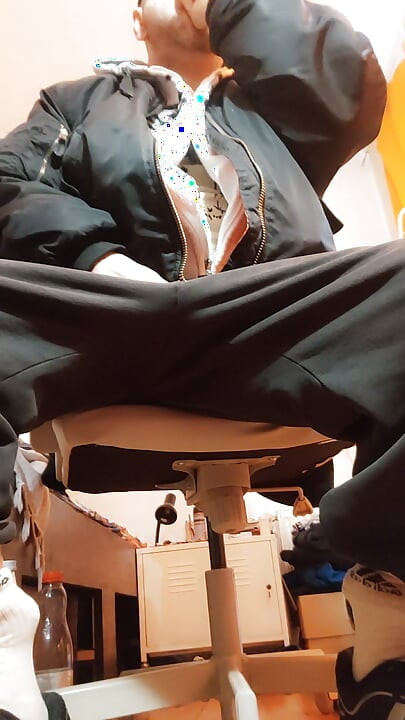 더티정크브로가 엉덩이를 벌린다