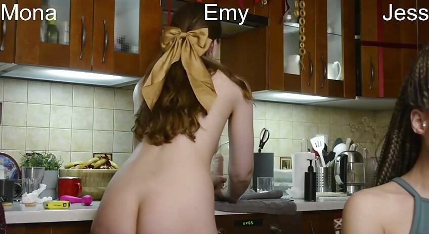 гэнгбэнг и трах во все дырки трех молодых шлюх