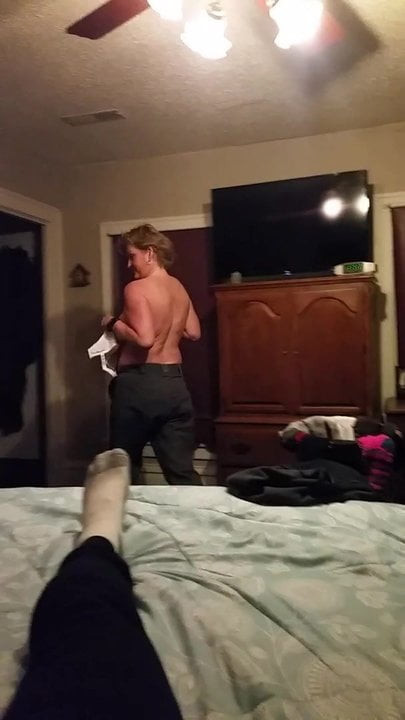 Mary, wife in Iowa, shows her tits
