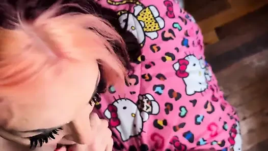 Maxxx steele dientot sama teman sekamar gotiknya di tinder, jadi dia ngentot tenggorokannya sampai crot di wajahnya