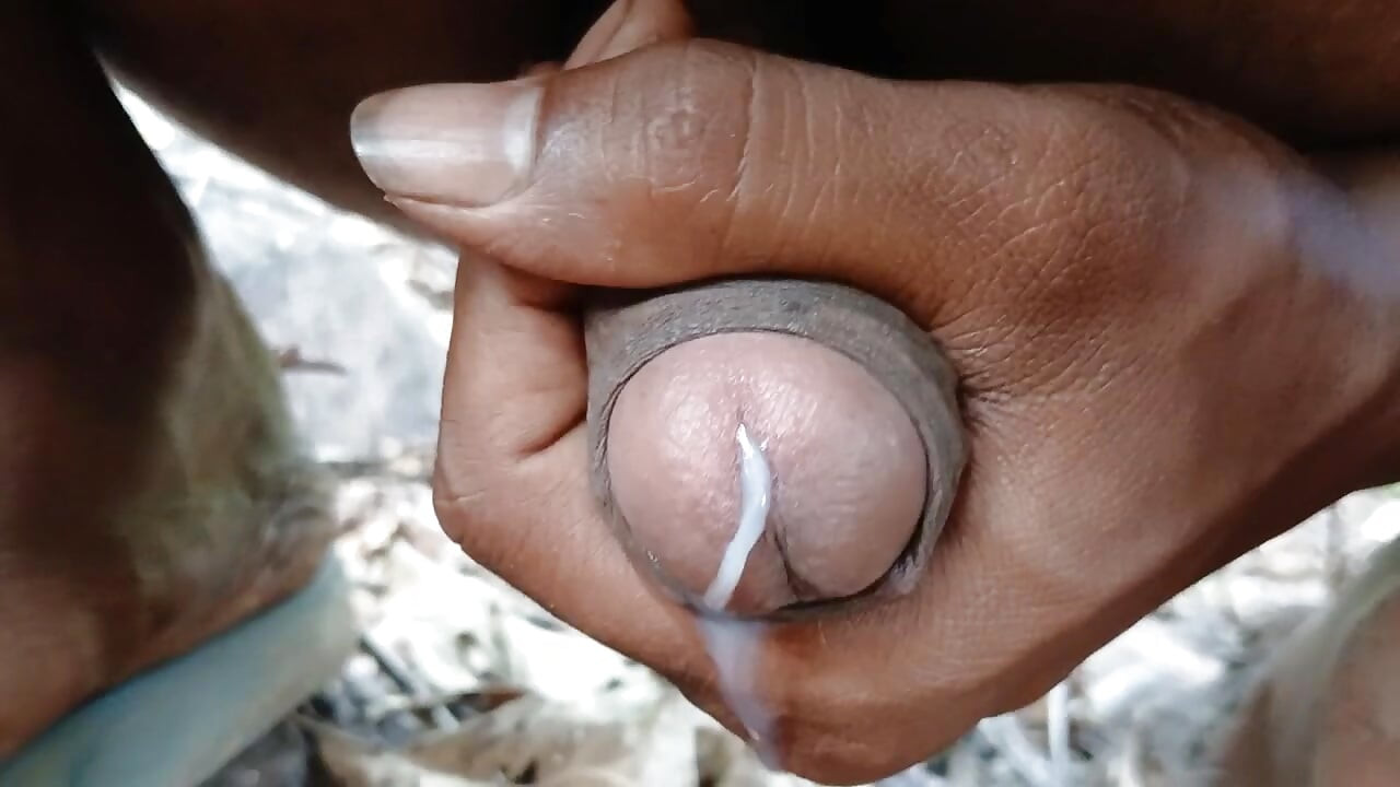 Твърда мастурбация в джунглата