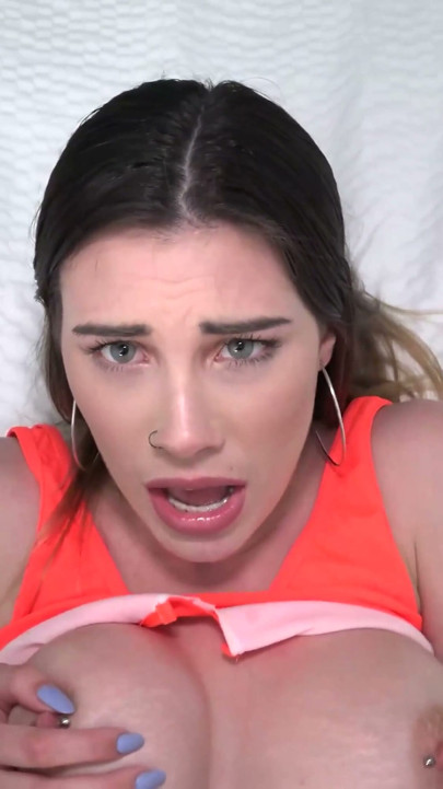 ¡La tetona Lexxi Steel rebota sus caderas mientras Brian empuja su polla su chocho! | Clip 1