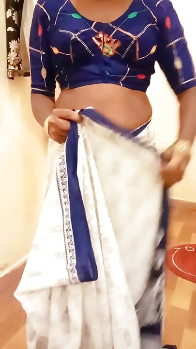 Desi tamilische ehefrau renu höschen körpershow &langsames sari-anziehen necken für geheimen besten freund! Indianhotwifex