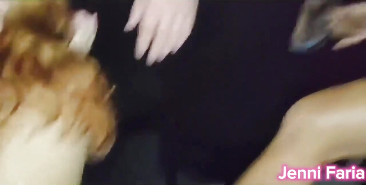 Mi madrastra caliente me llevó al gloryhole del club de swingers en tan Paulo