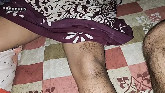 Cumshot auf der haarigen Fotze meiner Tante, sie will einen Schwanz