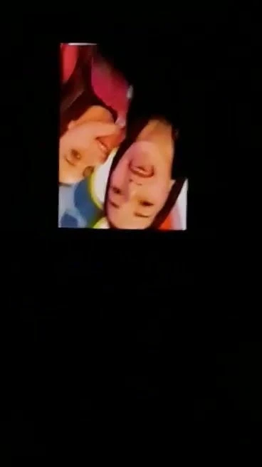 射精致敬mariana y abi