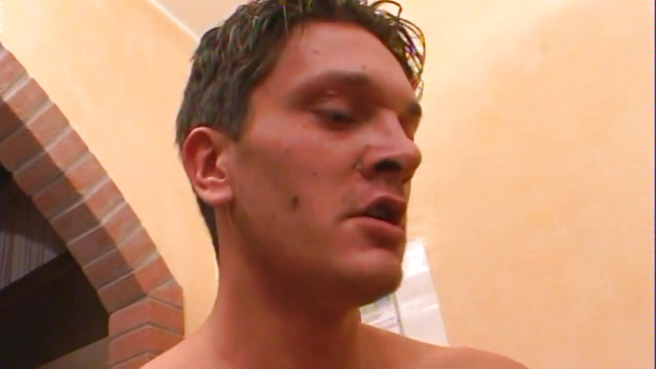 Sexo anal para uma transsexual com um pau gigante