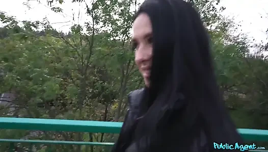 Public Agent - anhalterin Alyssa bounty schluckt sperma pOV