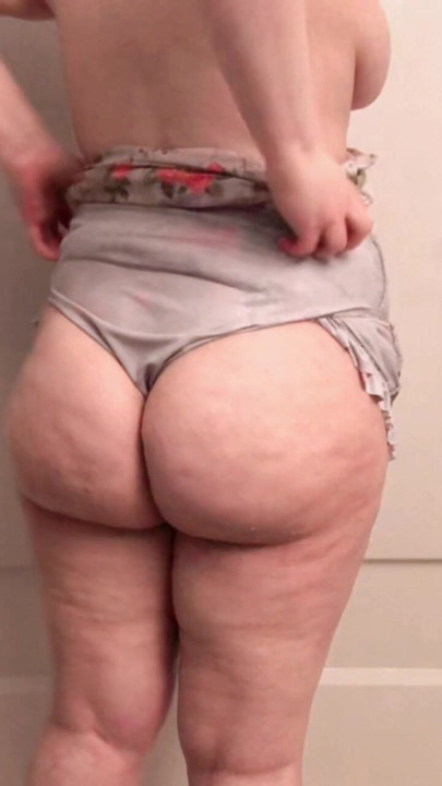 Big Ass Jiggling In Shower