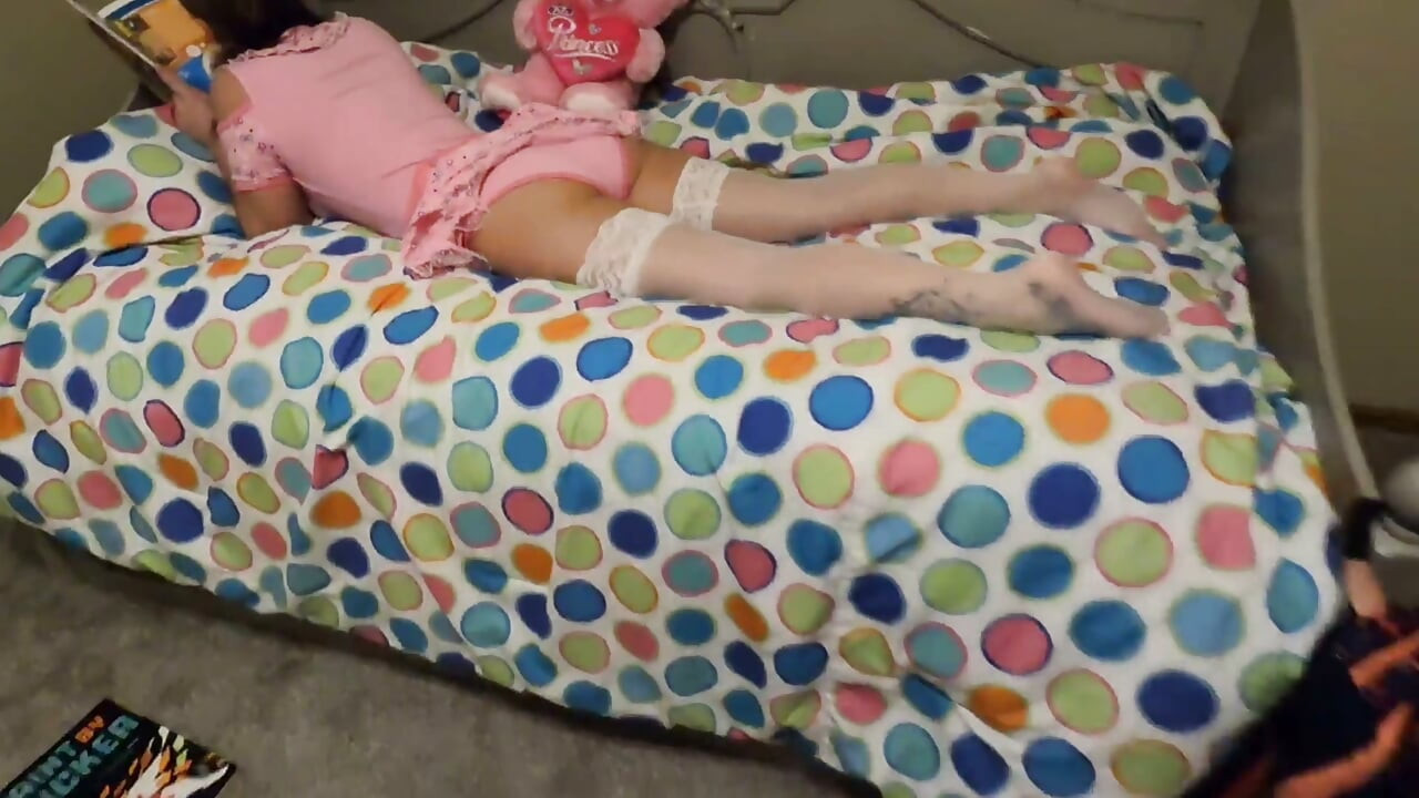 Lonely Stepdaughter crawls into bed with Stepfather