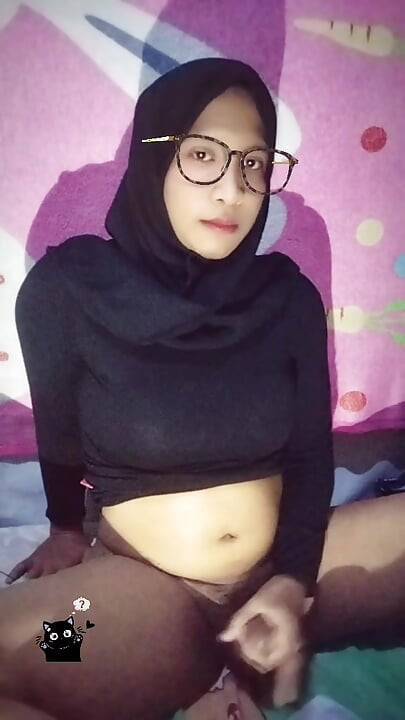 Hijab Girl Goes Home From Work