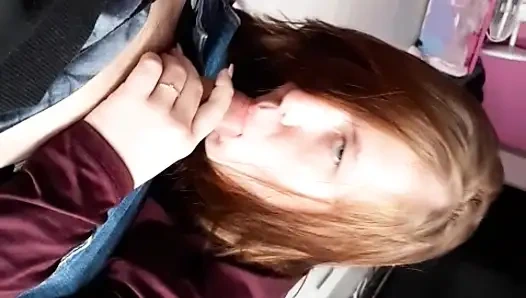 Kız arkadaşı kafa veriyor