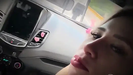 Araba sürülürken bir çekici kamyonun içinde seviştik