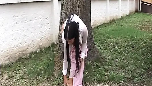 Крошка-блондинка Дико Писает Крупным Планом На Публике