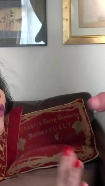 "İki yarak her iki taraftan azgın röportajcıyı dolduruyor" dan büyüleyici an