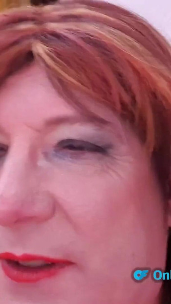 「素晴らしい巨根TGirl POV ThreeP Silf Fuck a MILF」の思い出に残る瞬間