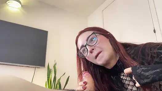 Gadis rambut merah 19 tahun nyepong kontolku dan telan spermaku