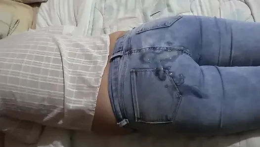Tolles abspritzen, das meine beste freundin auf dem dicken arsch meiner frau mit jean gemacht hat