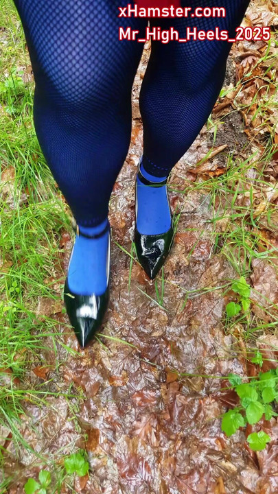 Run in blue pants in the mud
