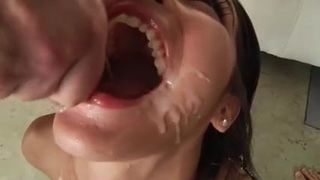 Hungry cumslut gets her breakfast