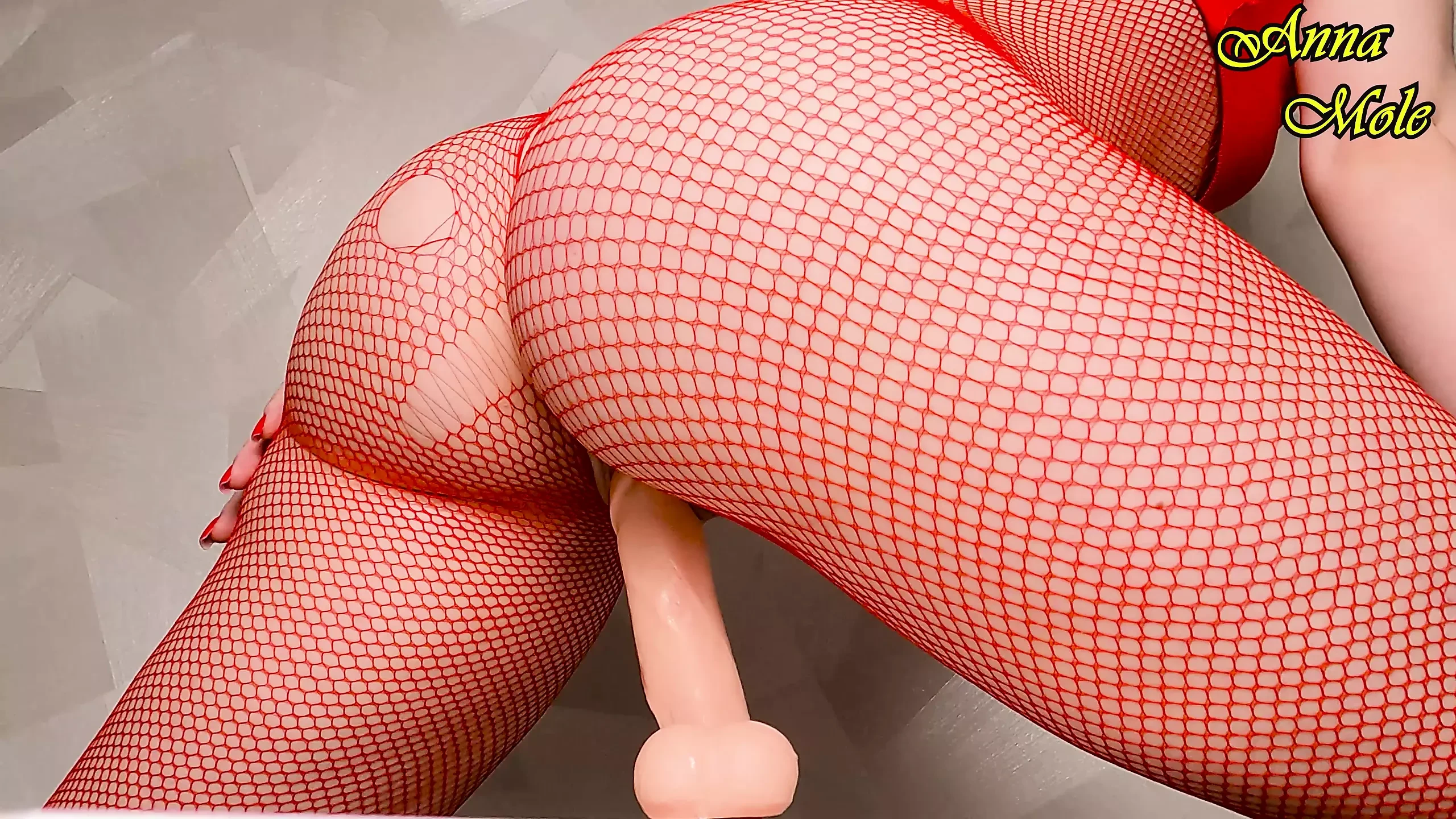Aku membayangkan kontolmu yang berdenyut saat aku lagi asik ngentot dildo