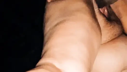 Verheiratete frau wird auf der party zur persönlichen hure des hengstes