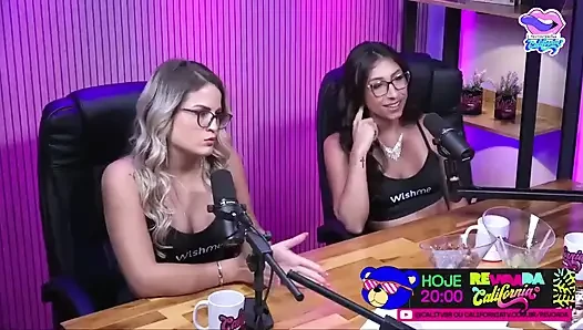 Two Hotties in a Show of Dirty Talk - Bruna Carlos and Luciana Picchi
