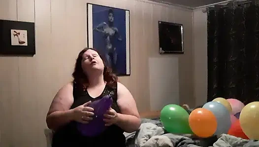 Aku akan muasin diriku sendiri pakai balon