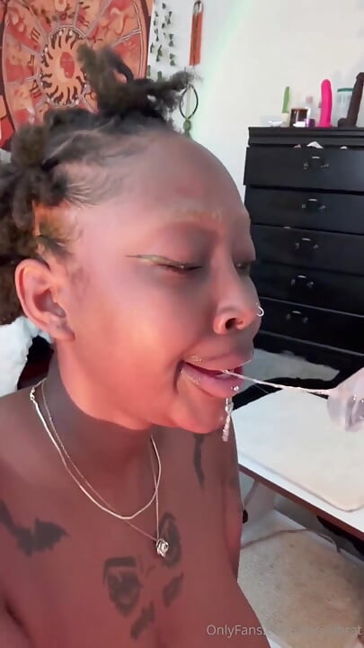 Ebenholz lutscht dildo, blowjob