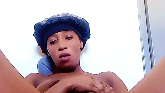 Wet pussy  who wanna fuck me