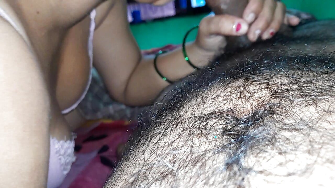 Indijska žena dobiva spermu uz pušenje kurca